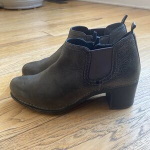Dark Grey Leather Dansko Ankle Boots Size 39